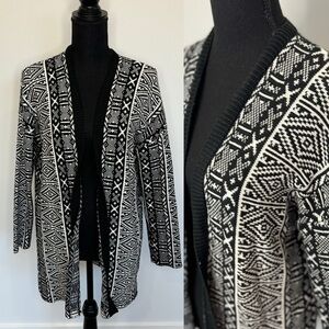 Old Navy Black & White Aztec Cotton Knit Front Open Cardigan (Small)